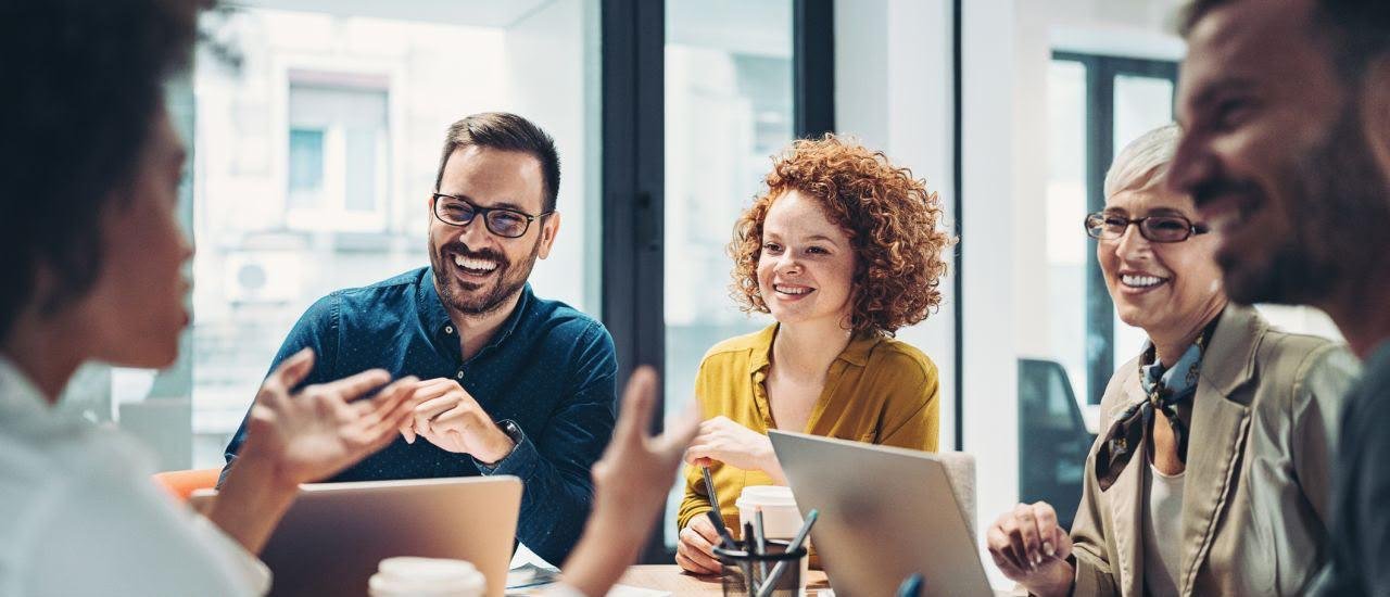 Atelier d’accompagnement VAE autour d’un ordinateur
